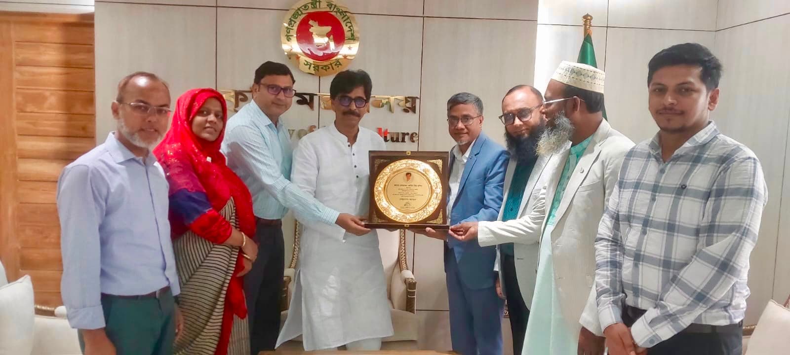 কৃষিমন্ত্রীর সঙ্গে বাংলাদেশ সোসাইটি ফর সেফ ফুড প্রতিনিধিদলের সৌজন্য সাক্ষাৎ